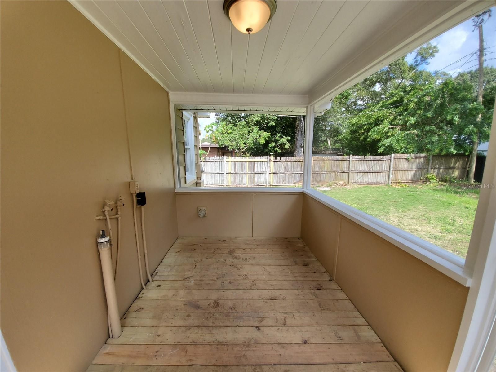 POS RESUB OF LT 8 BLK L - Residential