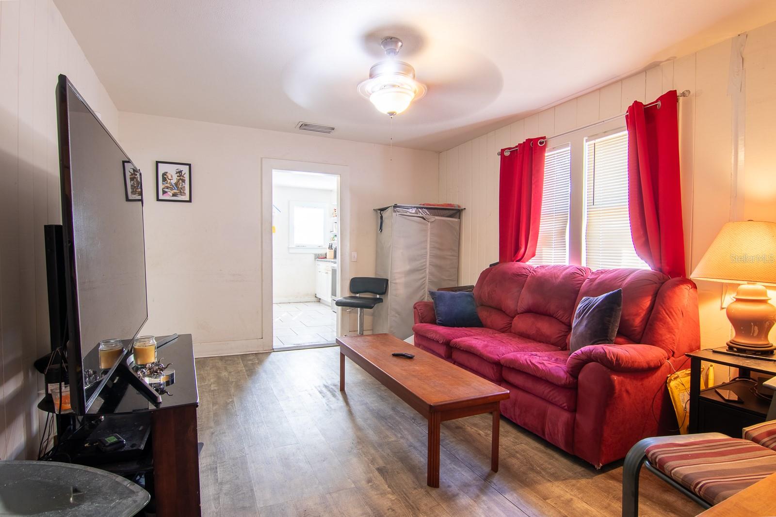 POS RESUB OF LT 8 BLK L - Residential