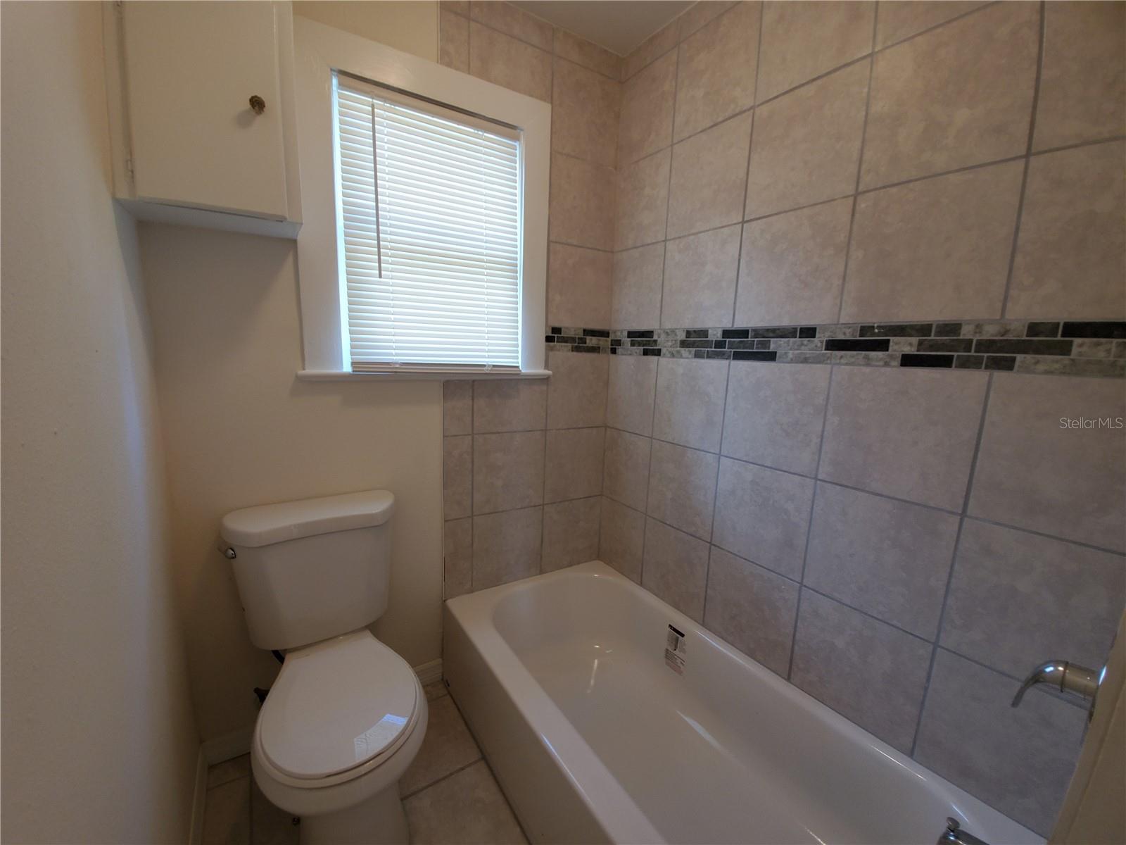 POS RESUB OF LT 8 BLK L - Residential