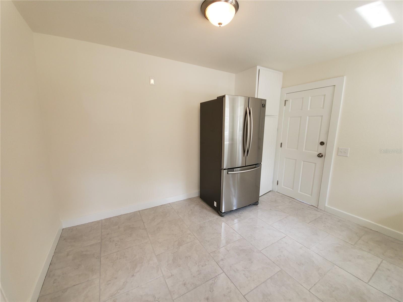 POS RESUB OF LT 8 BLK L - Residential