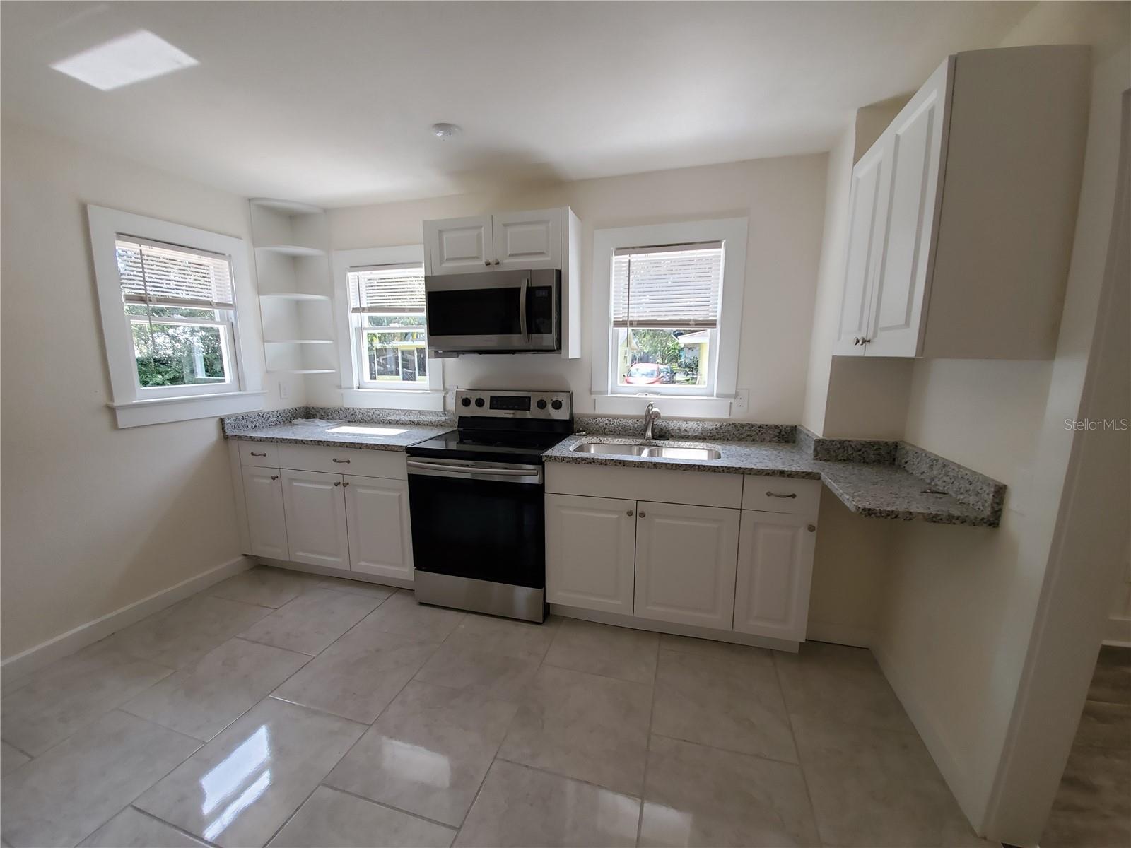 POS RESUB OF LT 8 BLK L - Residential