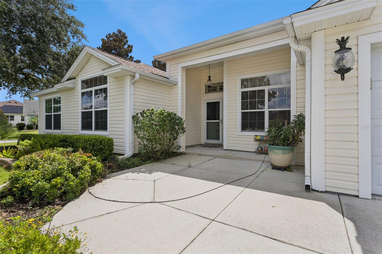 842 LUCKY LANE