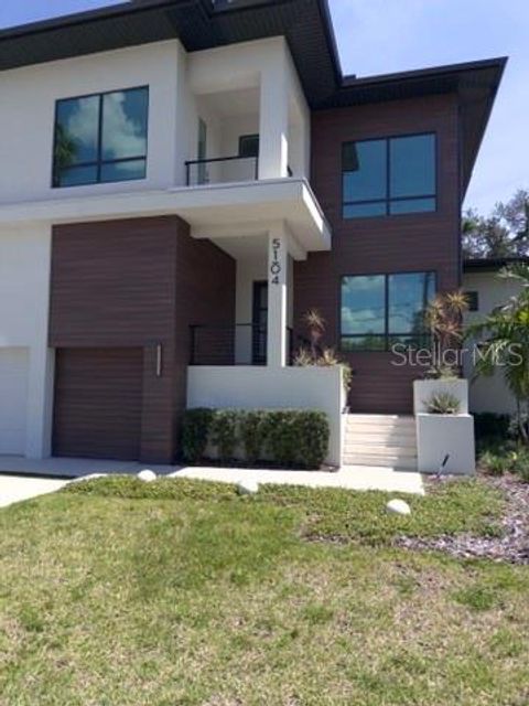 Photo of 5104 W Evelyn Drive, Tampa, FL 33609 (MLS # TB8510691)