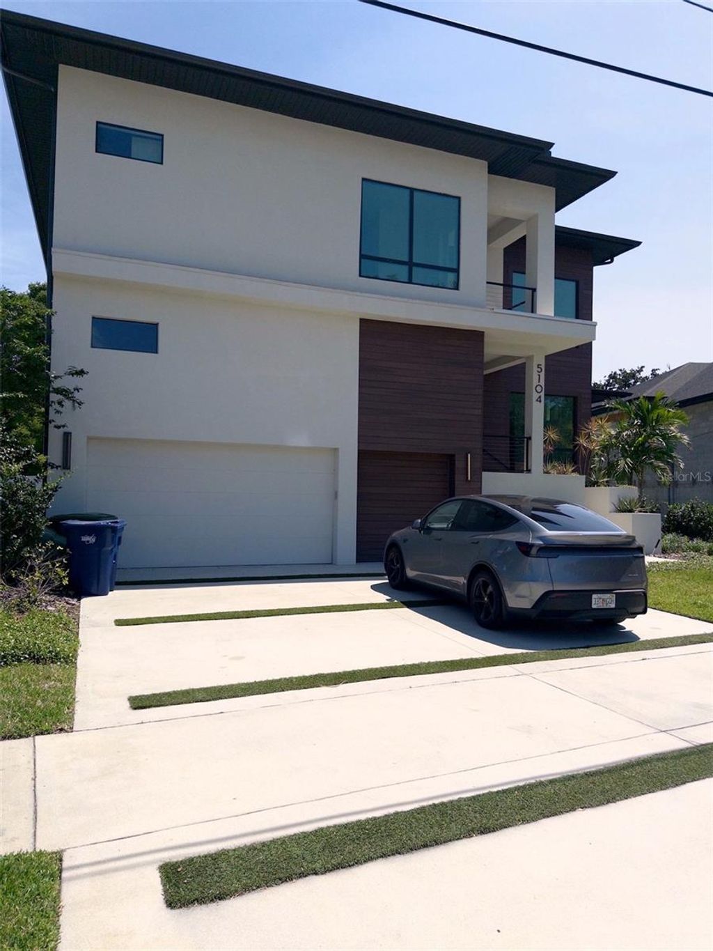 Photo of 5104 W Evelyn Drive, Tampa, FL 33609 (MLS # TB8510691)