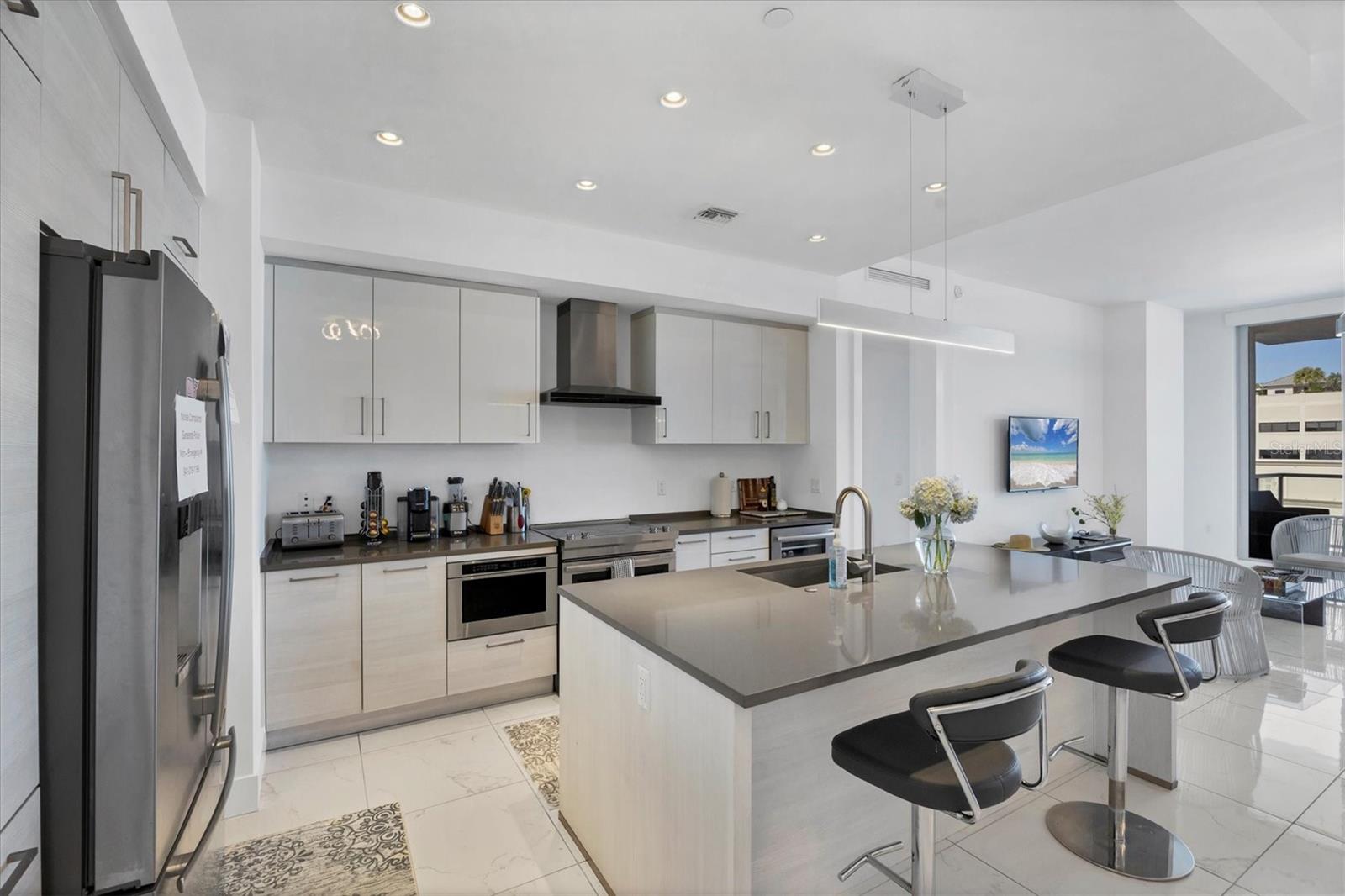 111 S PINEAPPLE AVENUE 816