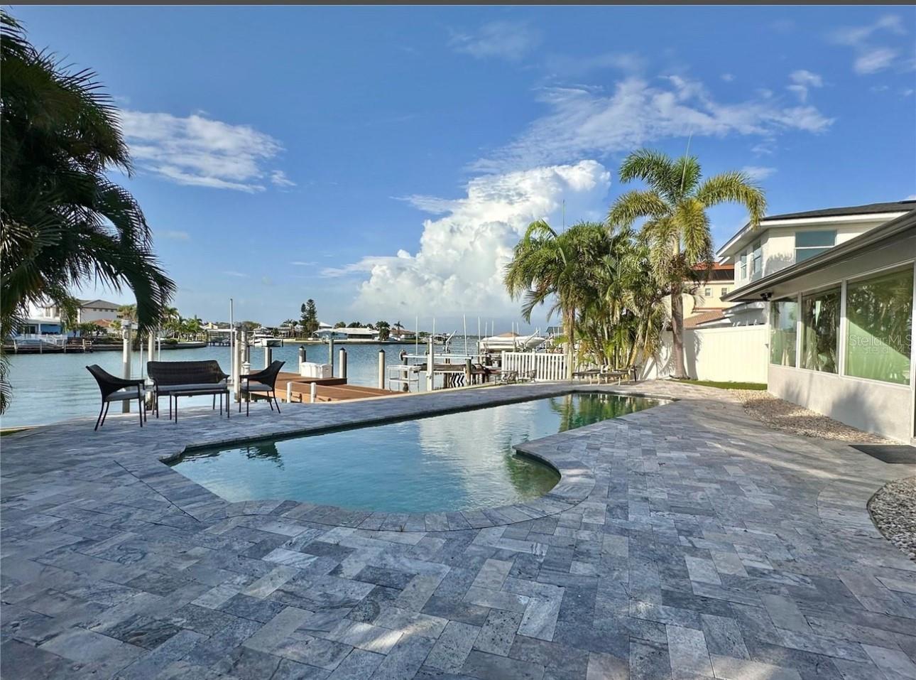 320 PALM ISLAND NE
