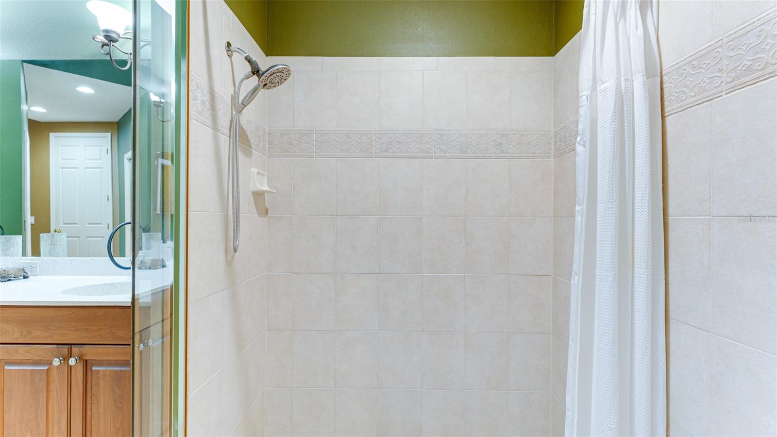 WATERLEFE GOLF & RIVER CLUB - Residential Lease