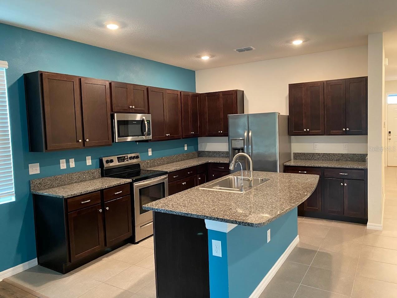 THE DISTRICT - Residential Lease