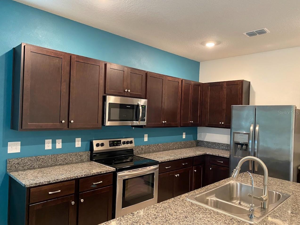 THE DISTRICT - Residential Lease