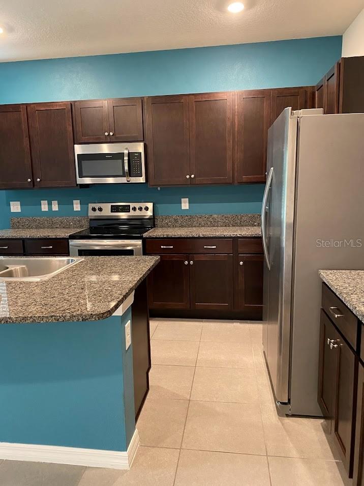 THE DISTRICT - Residential Lease