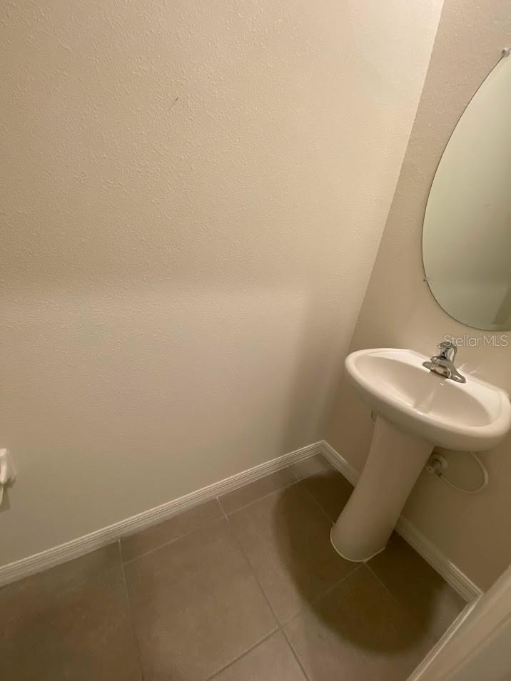 THE DISTRICT - Residential Lease