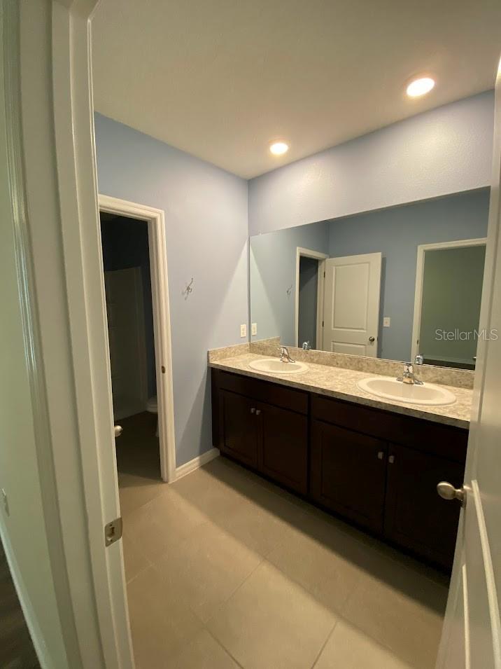 THE DISTRICT - Residential Lease