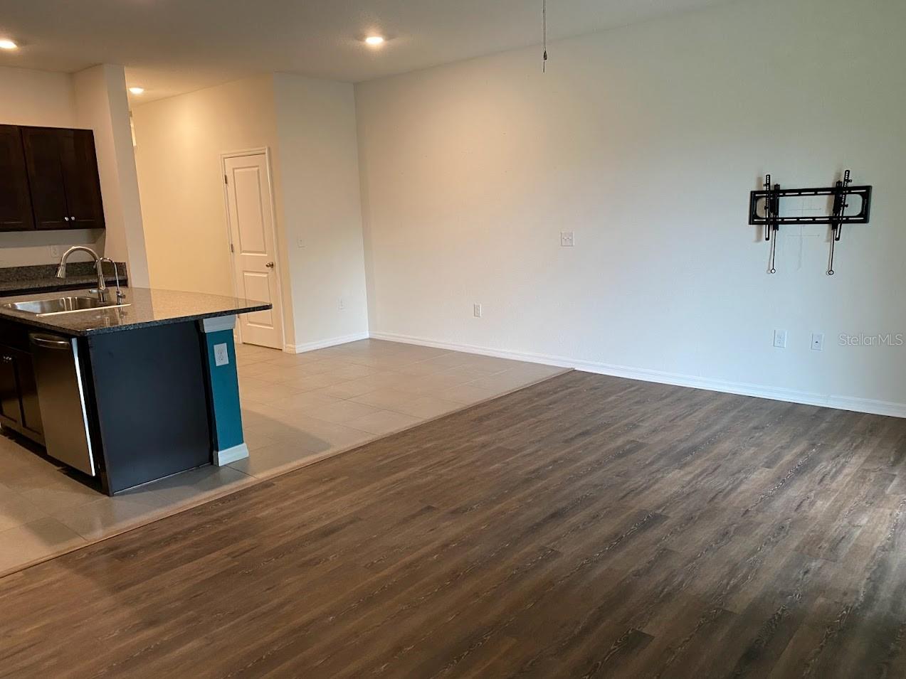 THE DISTRICT - Residential Lease