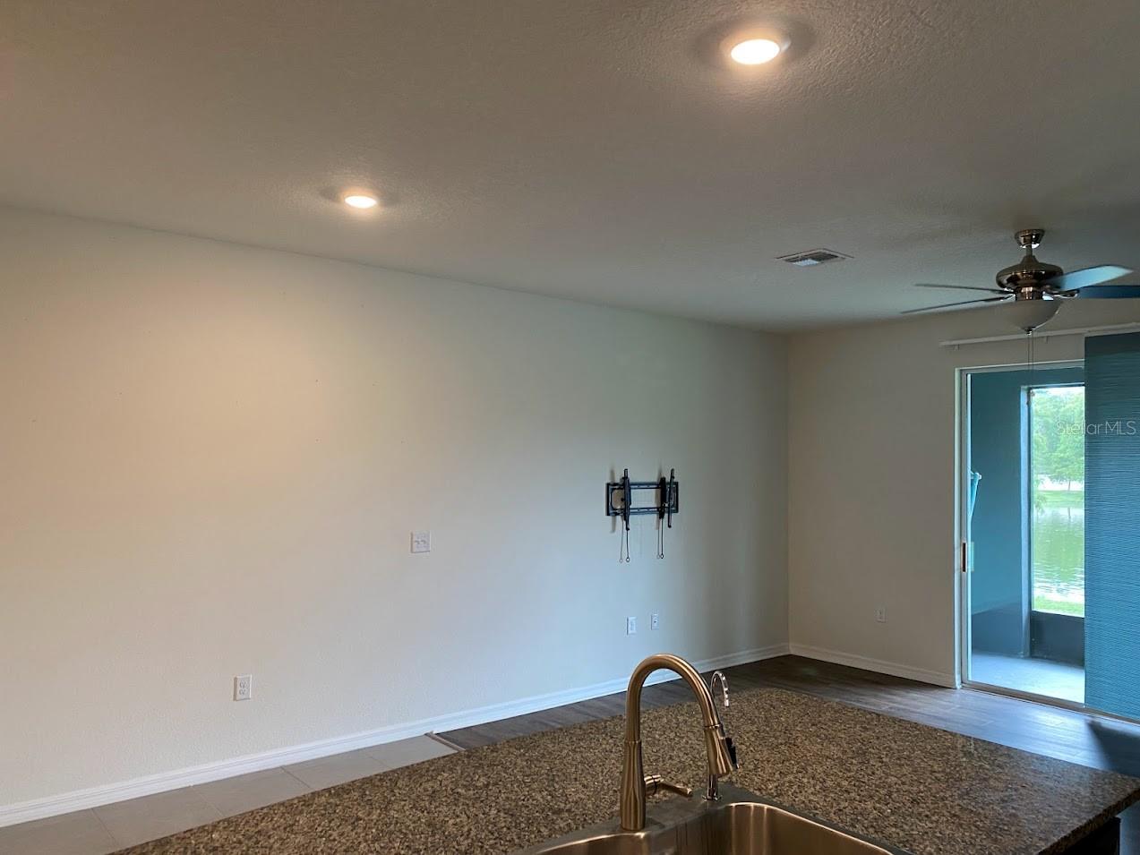 THE DISTRICT - Residential Lease