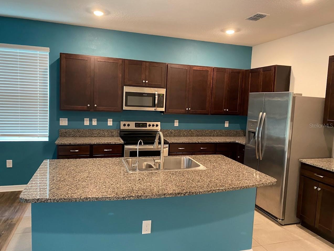 THE DISTRICT - Residential Lease