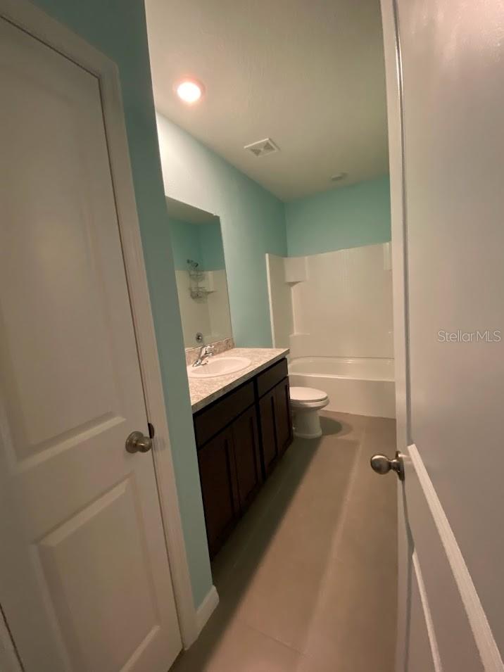 THE DISTRICT - Residential Lease