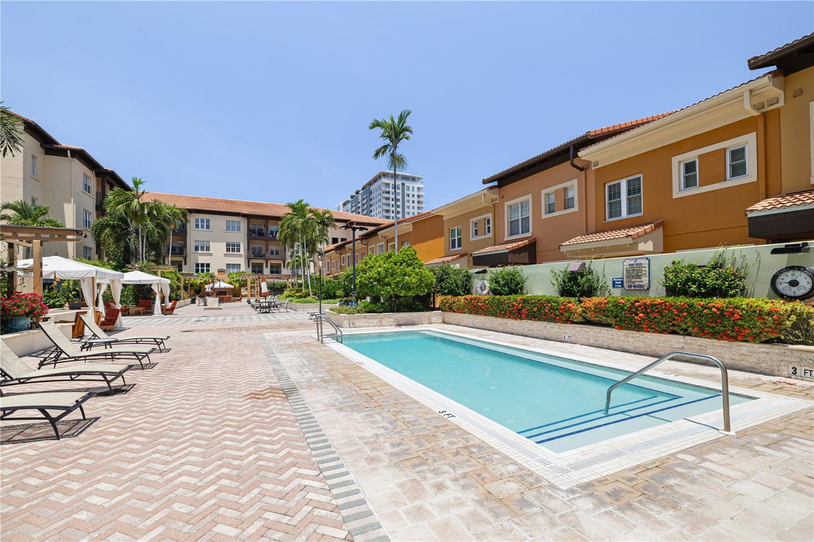 MADISON AT ST PETE - Residential