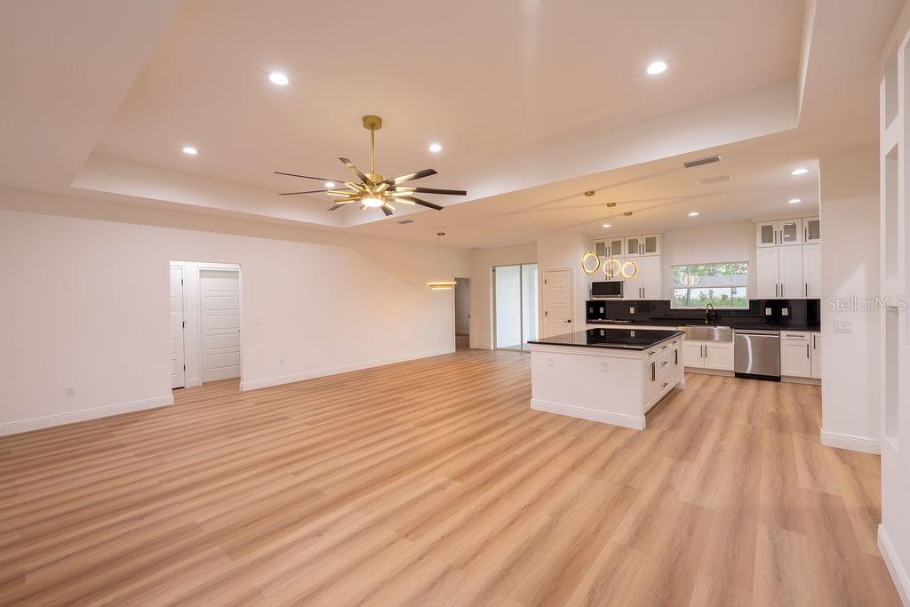ROLLING HILLS - Residential