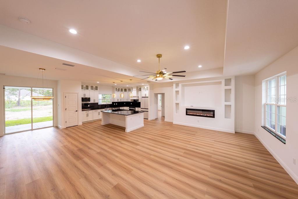 ROLLING HILLS - Residential