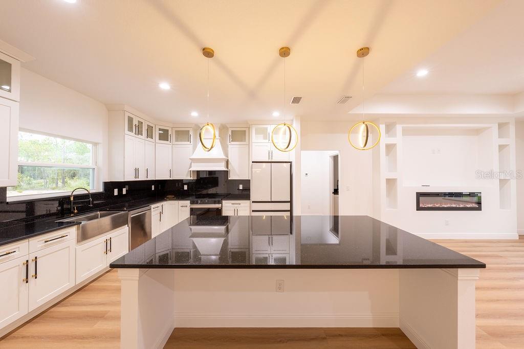 ROLLING HILLS - Residential