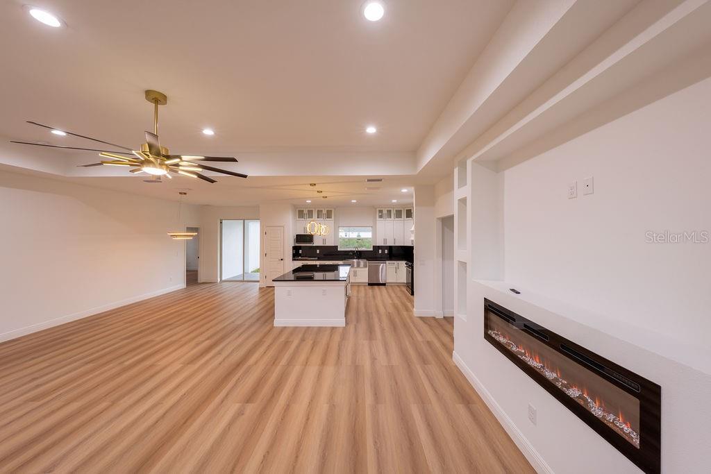 ROLLING HILLS - Residential