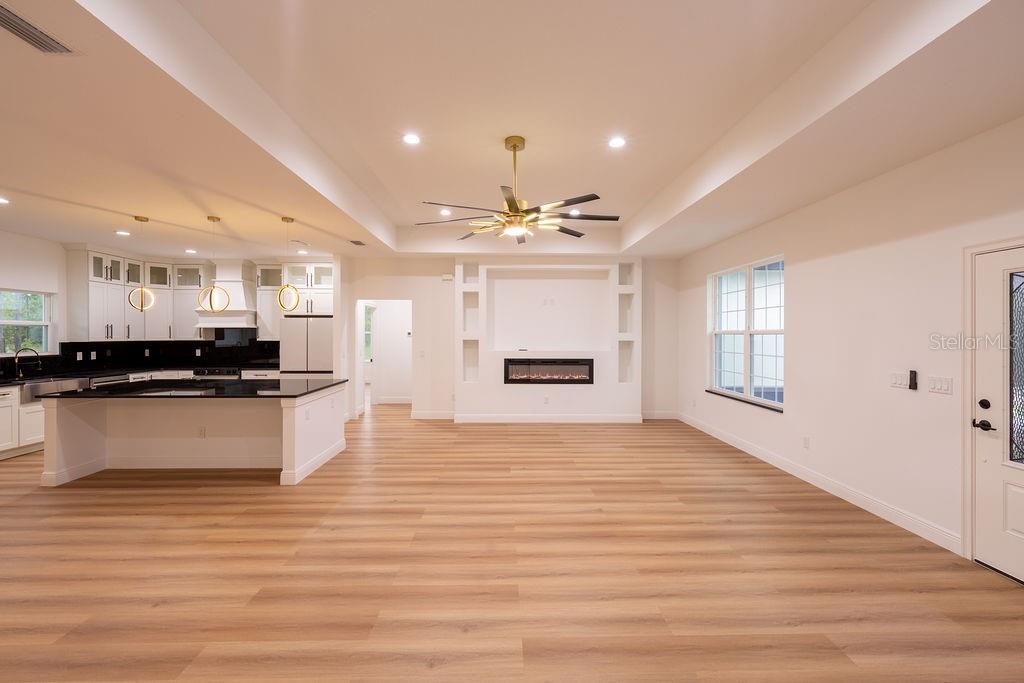 ROLLING HILLS - Residential
