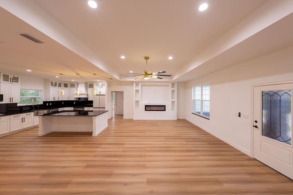 ROLLING HILLS - Residential