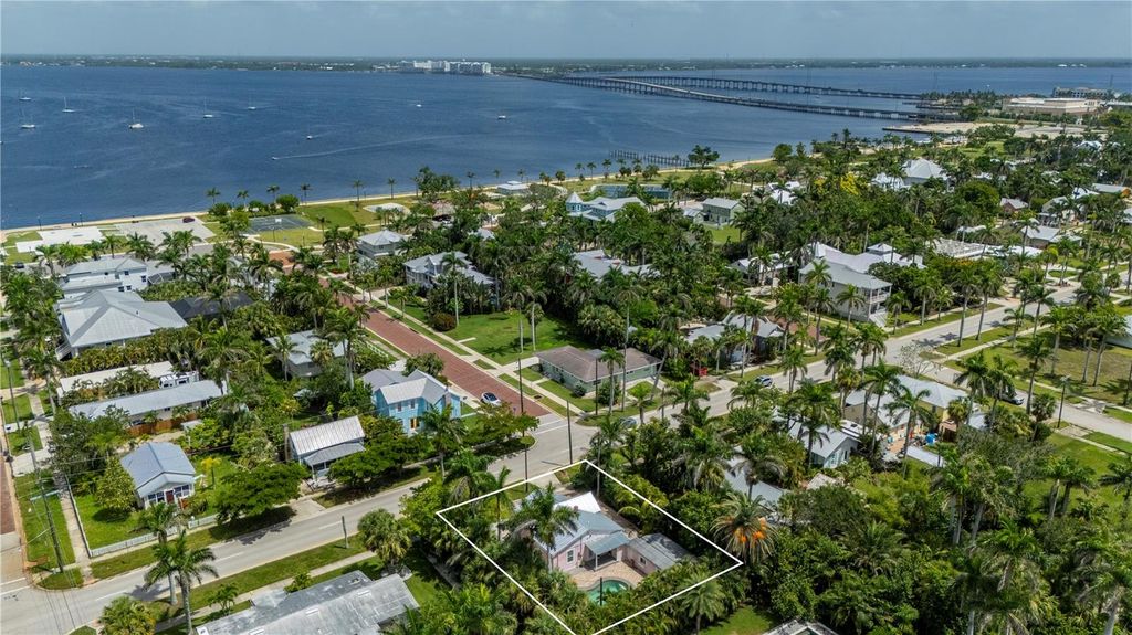 Photo of 717 W Marion Avenue, Punta Gorda, FL 33950 (MLS # C7512893)