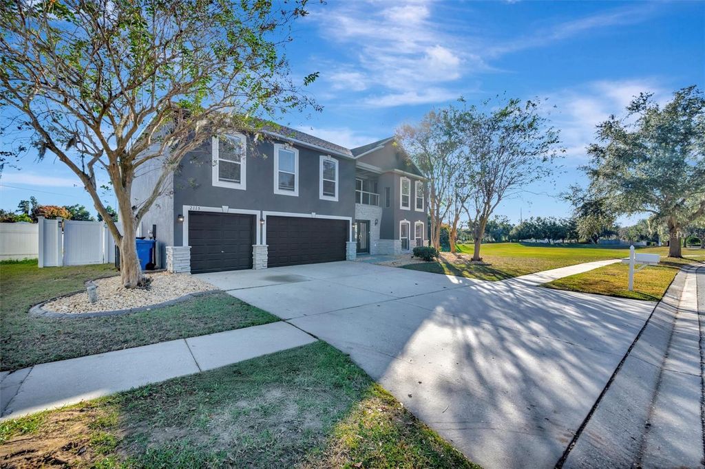 Photo of 2115 Valrico Heights Boulevard, Valrico, FL 33594 (MLS # TB8443838)