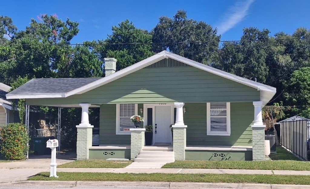 Photo of 1010 E Lake Avenue, Tampa, FL 33605 (MLS # A4664833)