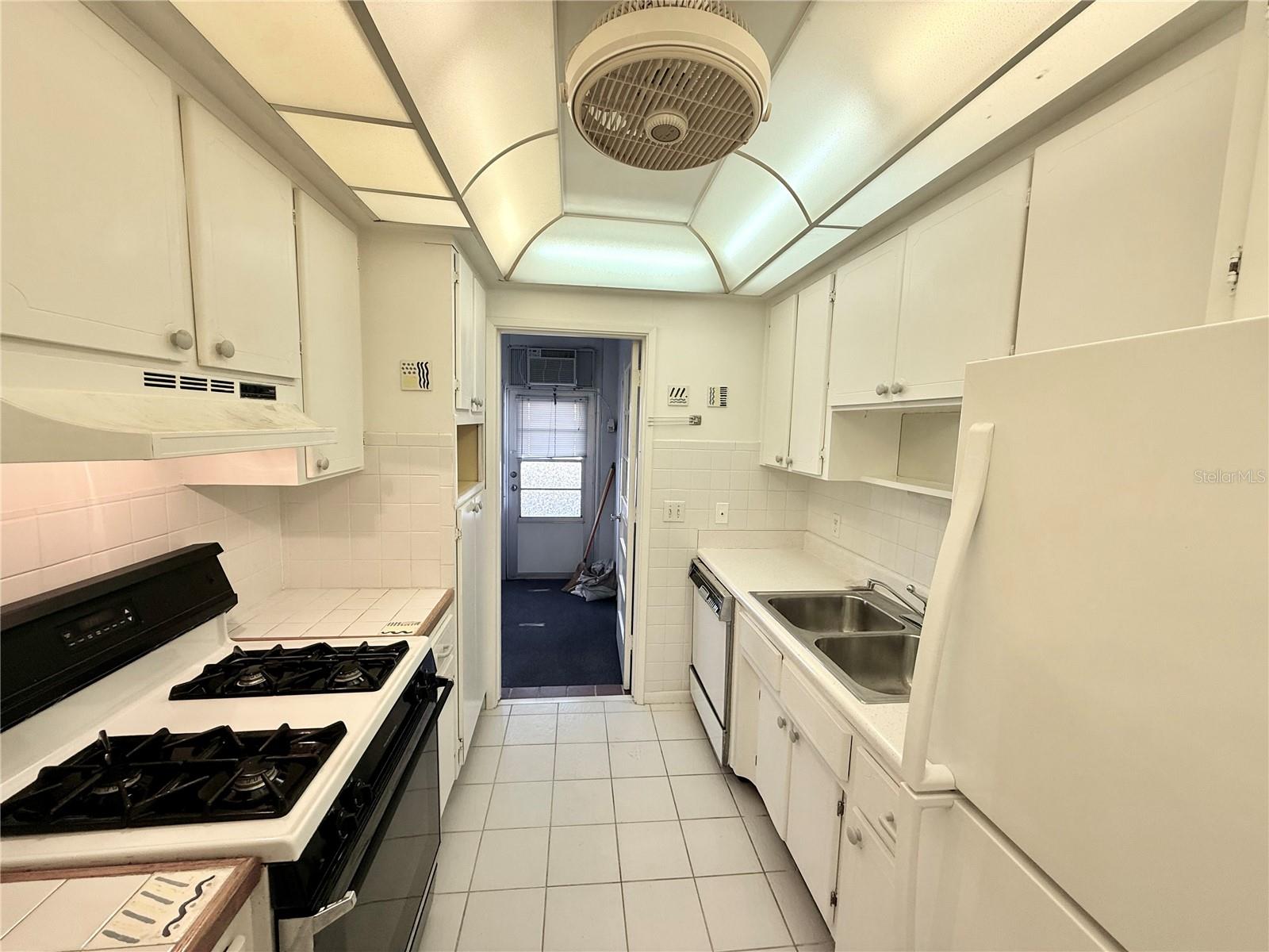 TOWN APTS CONDO - Residential