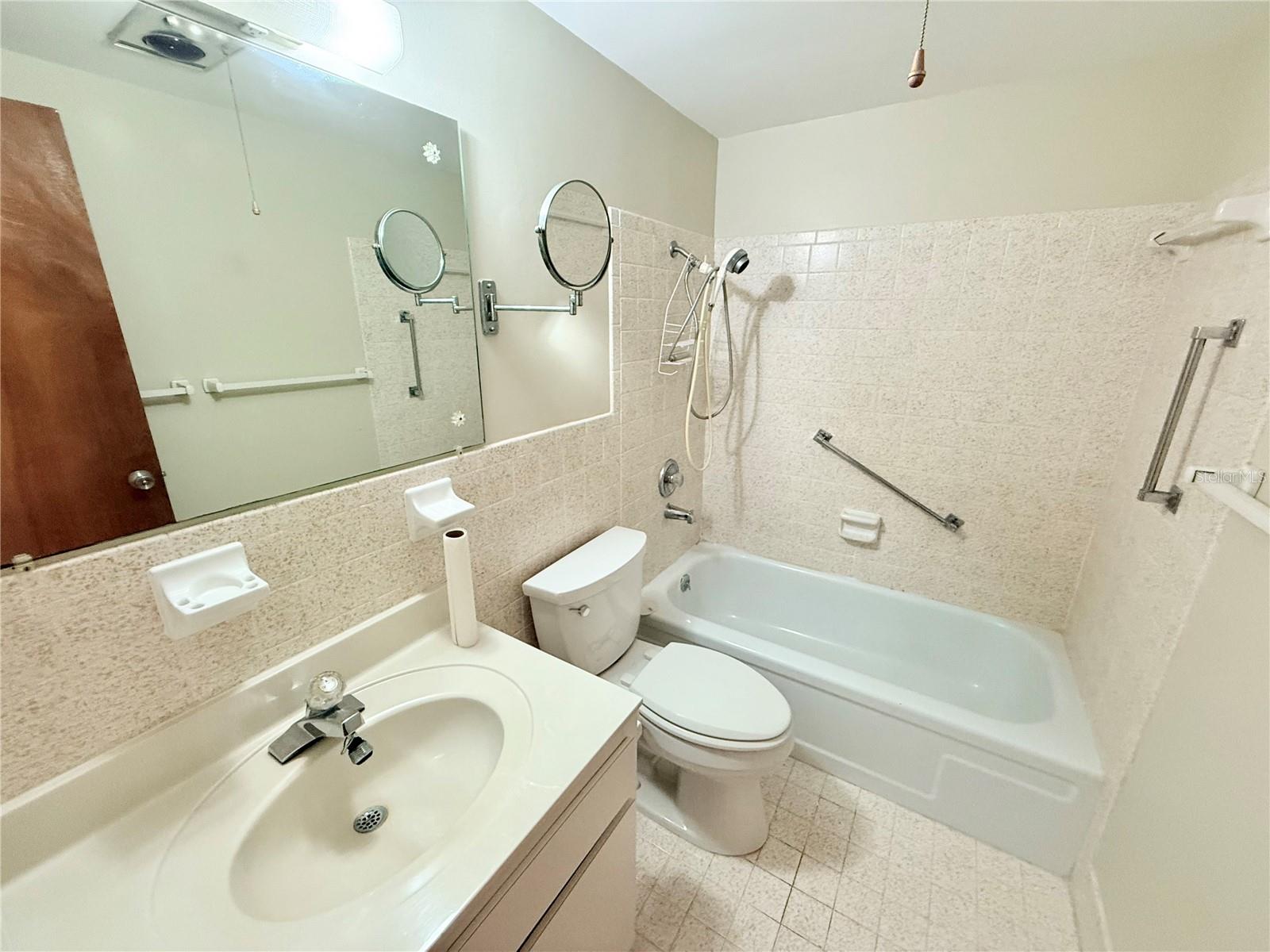 TOWN APTS CONDO - Residential