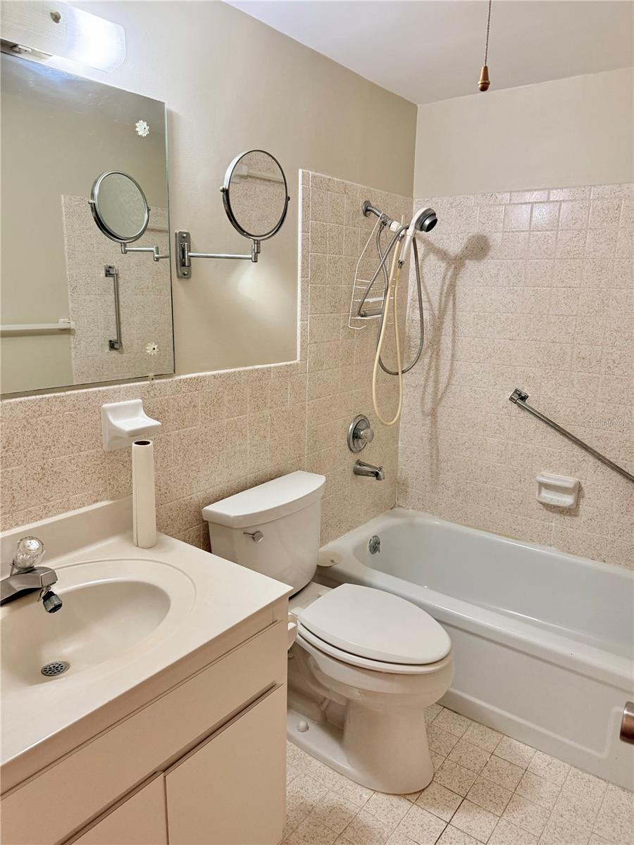 TOWN APTS CONDO - Residential