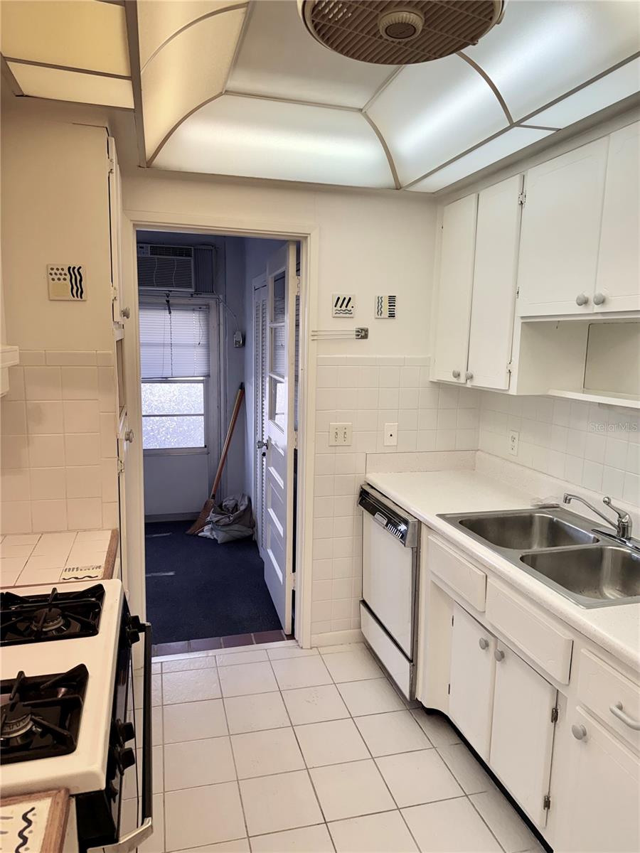 TOWN APTS CONDO - Residential