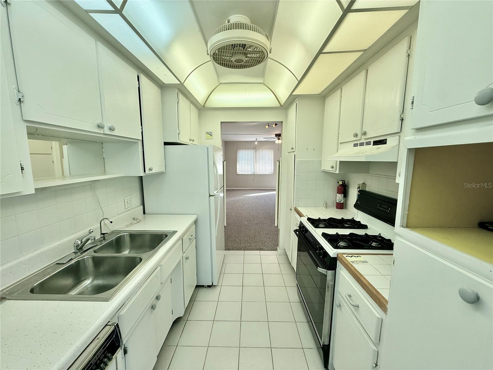 TOWN APTS CONDO - Residential