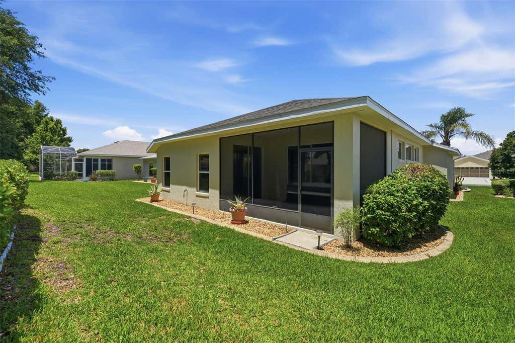 Photo of 27144 Stoney Brook Drive, Leesburg, FL 34748 (MLS # G5113356)