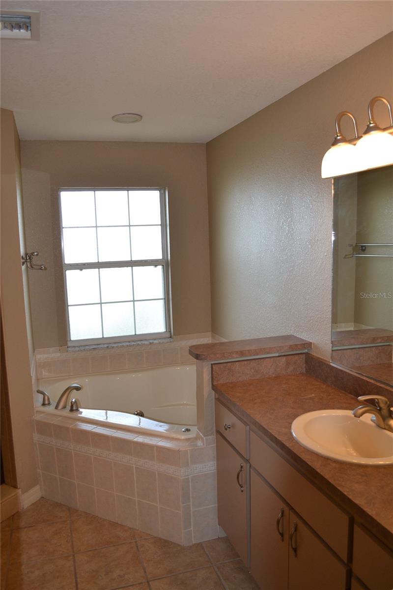 MOORHEAD ENGINEERING CO U - Residential Lease