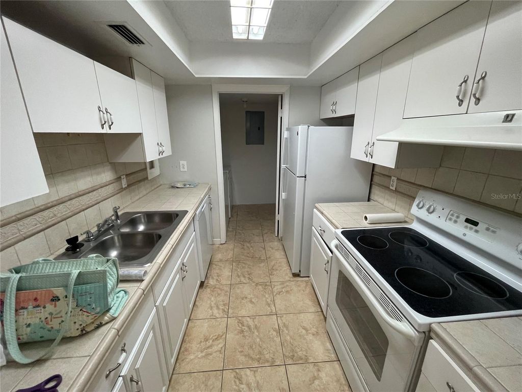 Photo of 5053 Eaglesmere Drive, Orlando, FL 32819 (MLS # O6358178)