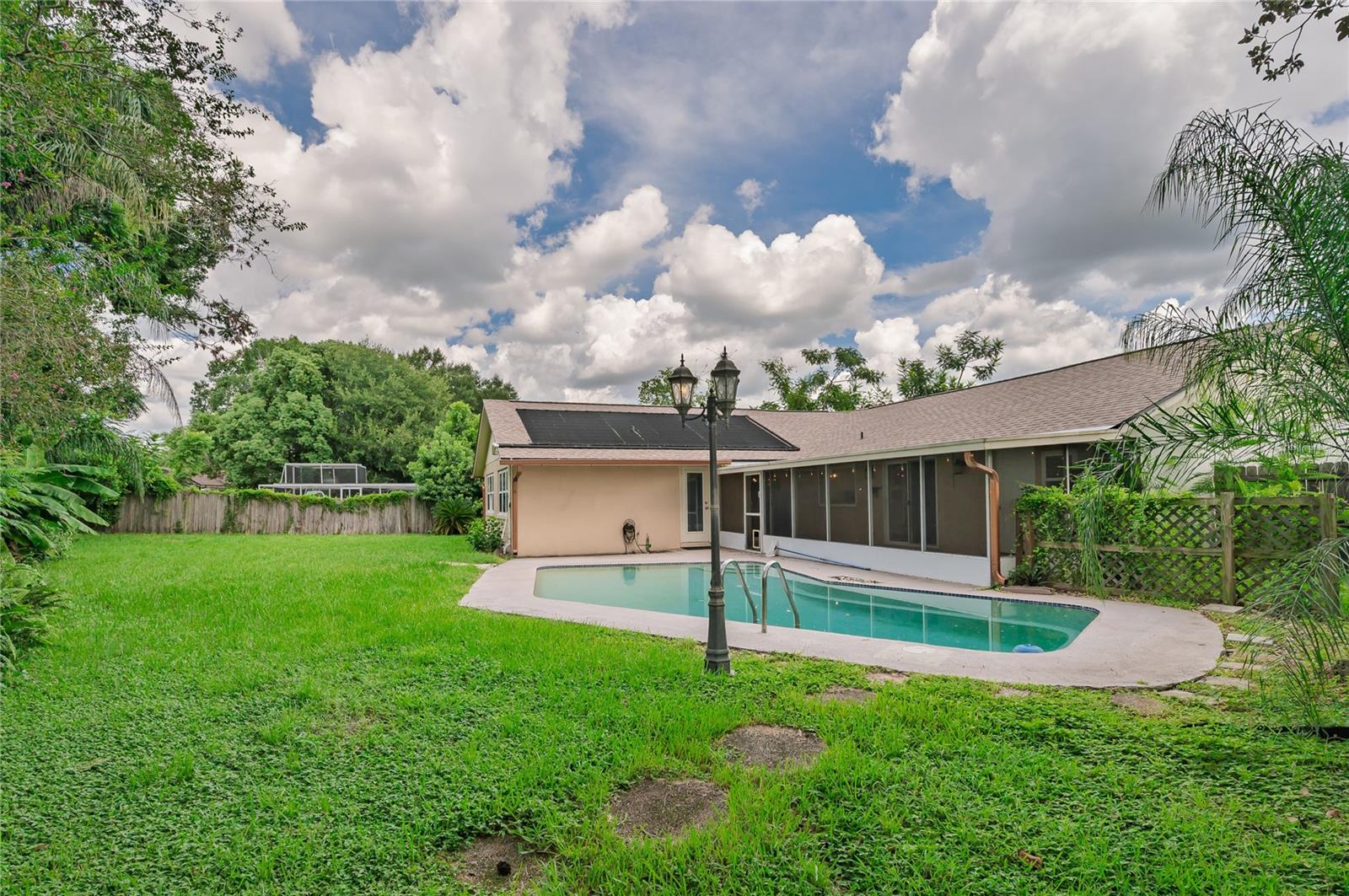 812 WOODSIDE ROAD