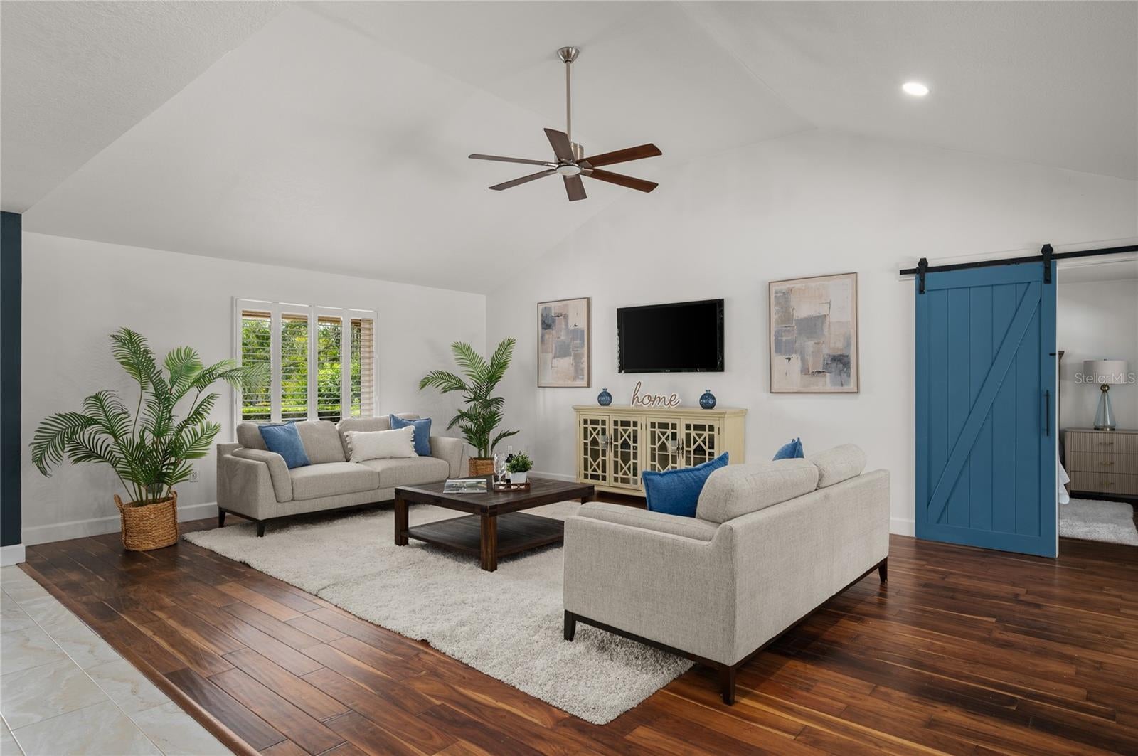 812 WOODSIDE ROAD