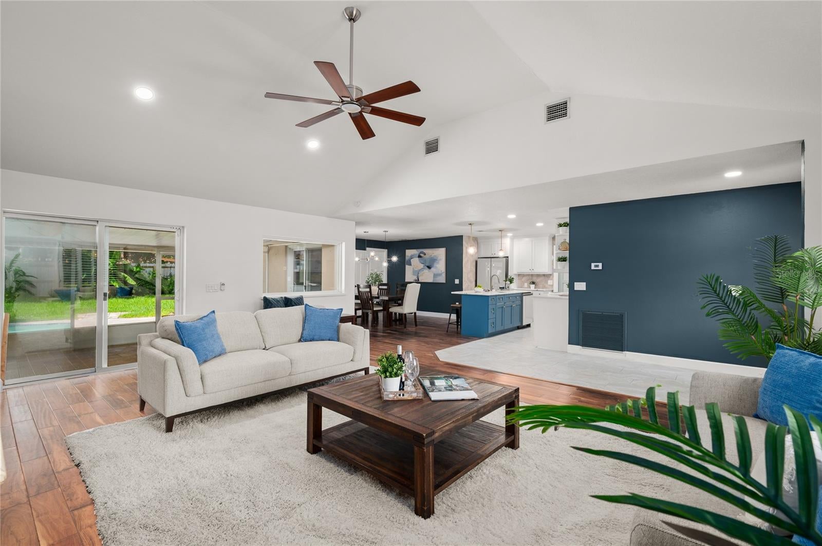812 WOODSIDE ROAD