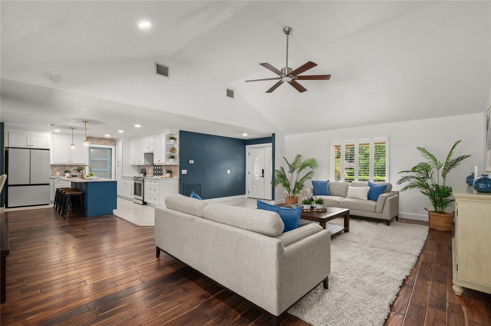 812 WOODSIDE ROAD