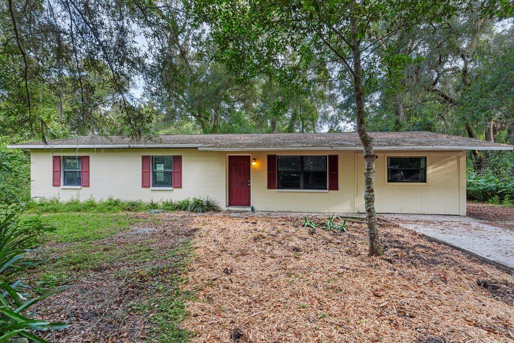 Tucked away on just over an acre, this 3 bedroom, 2 bath home offers the perfect blend of nature and convenience. Located just outside of Gainesville, off of Archer Rd., shopping, restaurants, and entertainment are less than 15 minutes away. With an upgraded kitchen, featuring granite countertops, as well as a large bonus room, a little love and attention is all this home needs to make it your own.
Clay Electric and 2019 HVAC are an added bonus. Schedule a showing today!