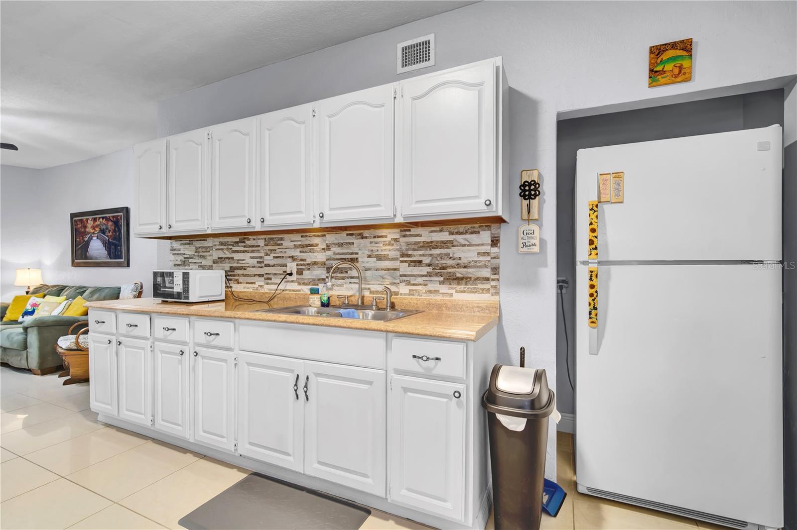 COUNTRY CLUB MANOR UNIT 1 - Residential