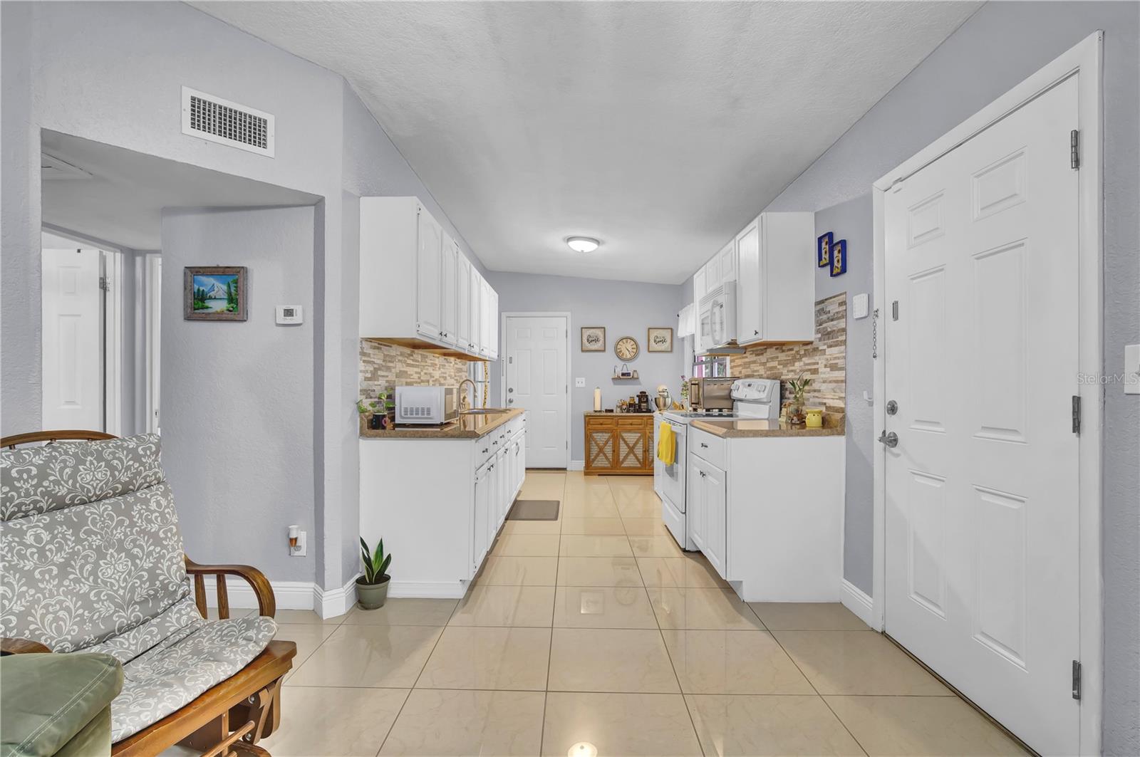 COUNTRY CLUB MANOR UNIT 1 - Residential
