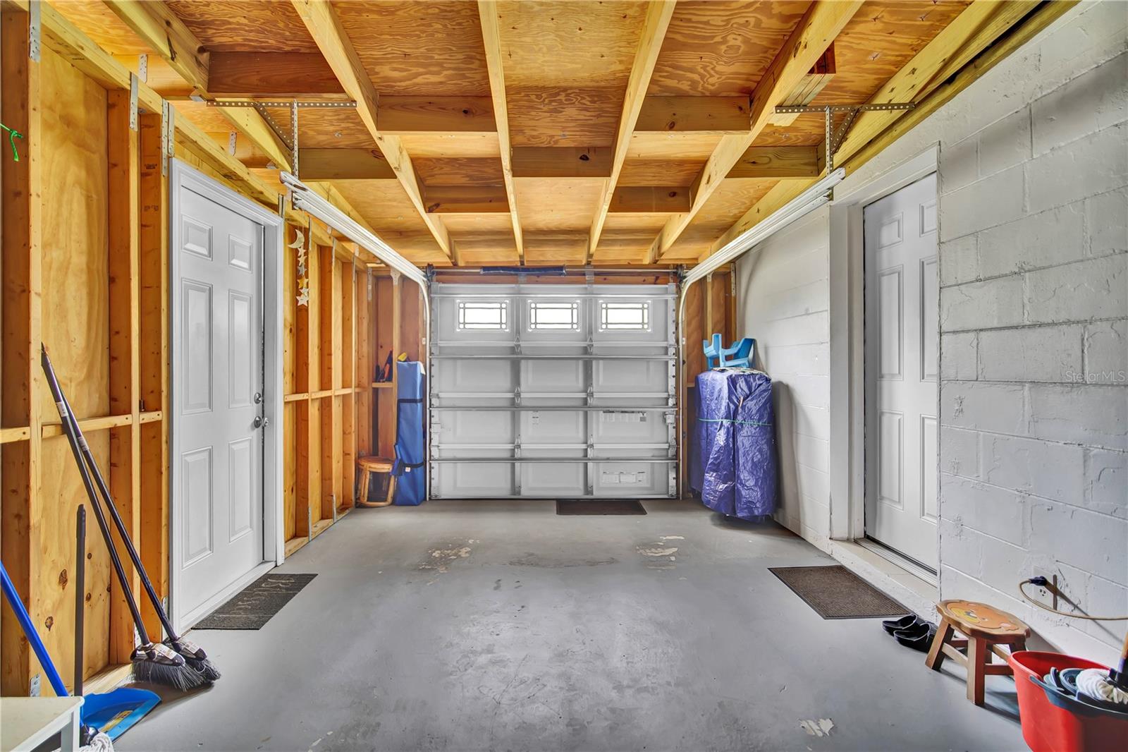 COUNTRY CLUB MANOR UNIT 1 - Residential