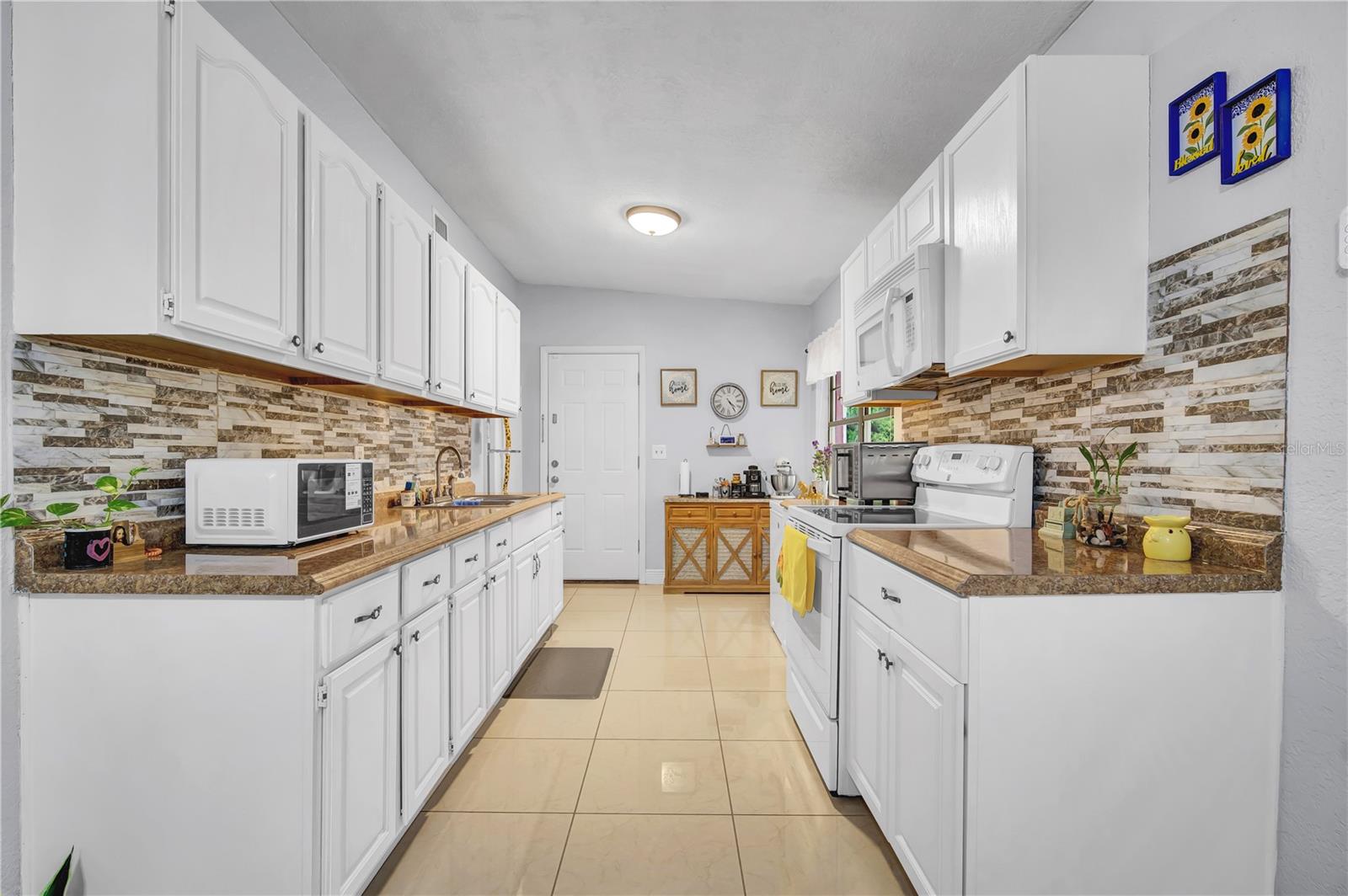 COUNTRY CLUB MANOR UNIT 1 - Residential