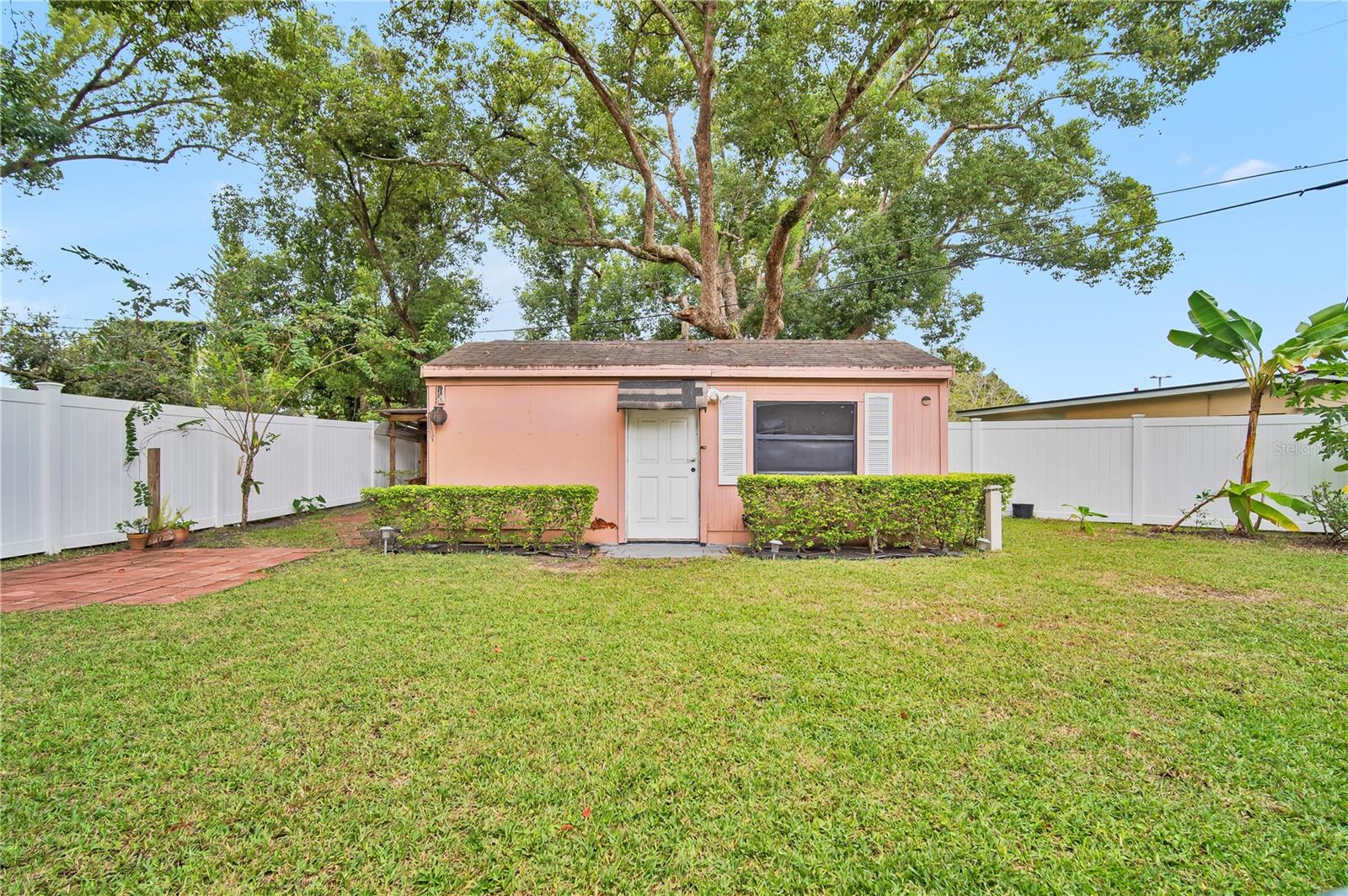 COUNTRY CLUB MANOR UNIT 1 - Residential