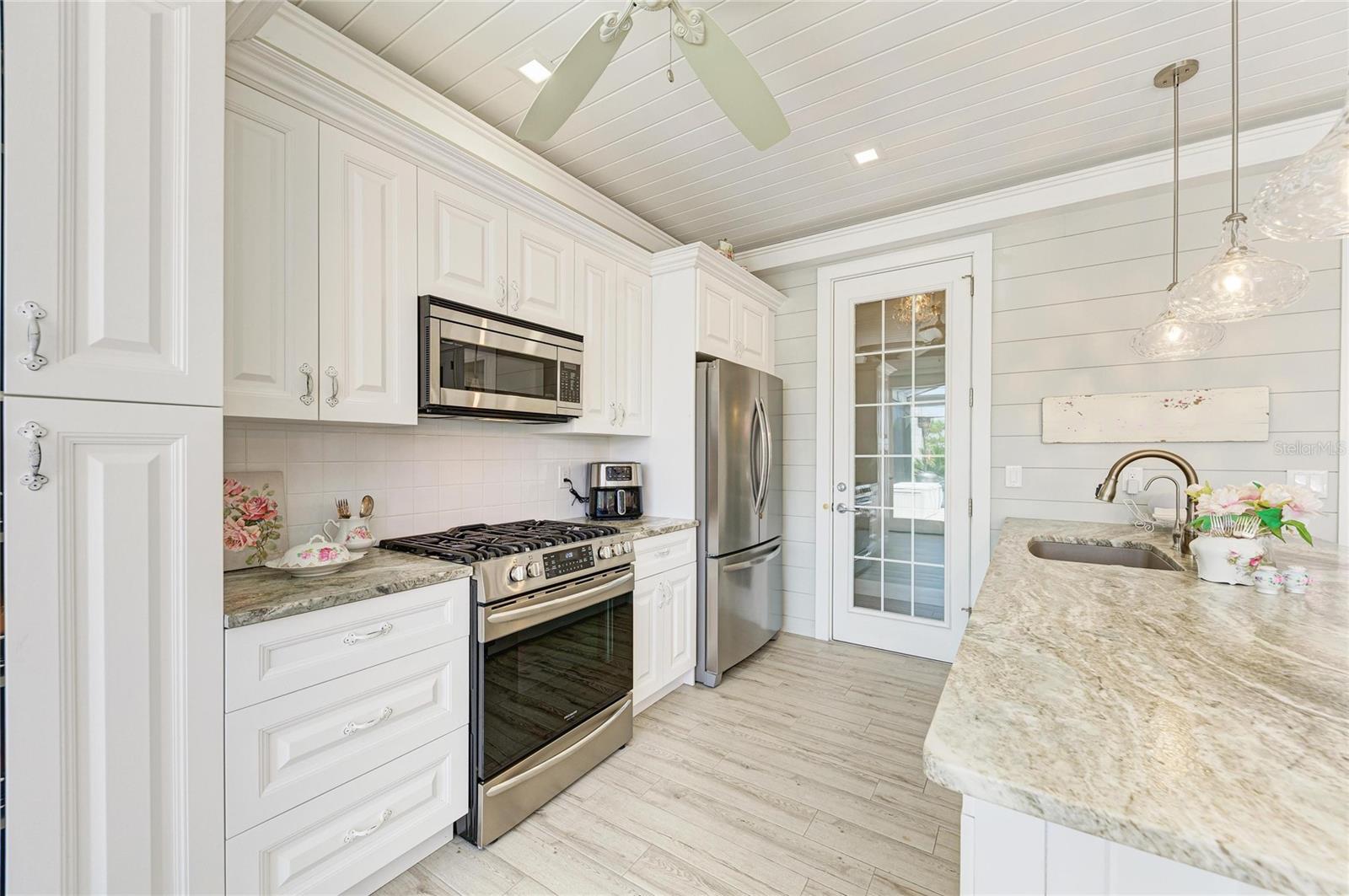 THORNTON CRK MOTORCOACH RESIDENCE - Residential