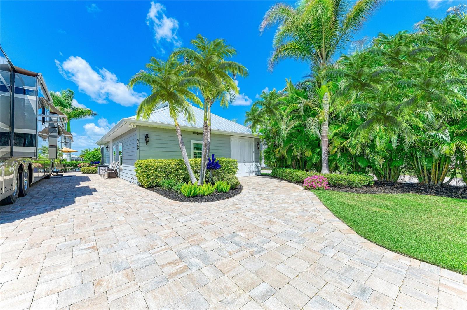 THORNTON CRK MOTORCOACH RESIDENCE - Residential